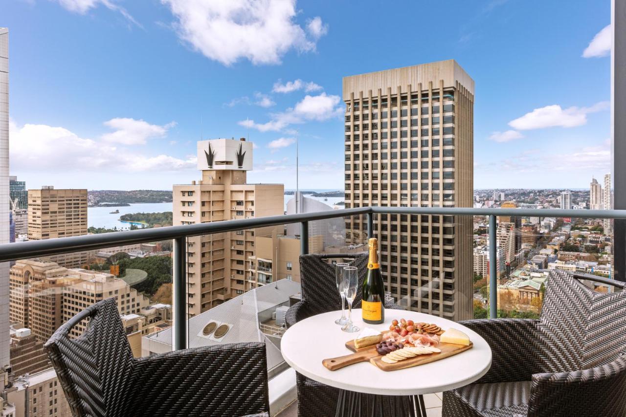 Meriton Suites Pitt Street, Sydney Zewnętrze zdjęcie The view from the balcony of a typical apartment