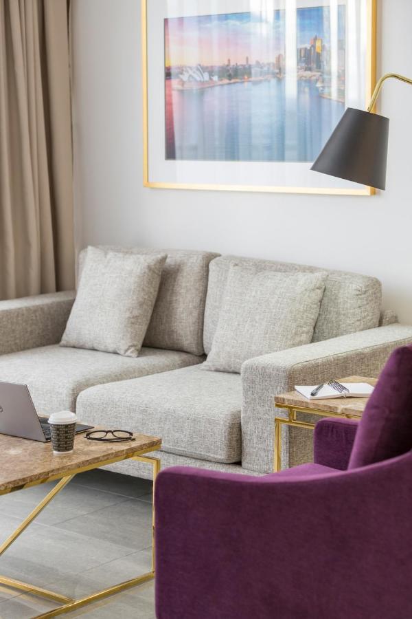 Meriton Suites Pitt Street, Sydney Zewnętrze zdjęcie A sofa
