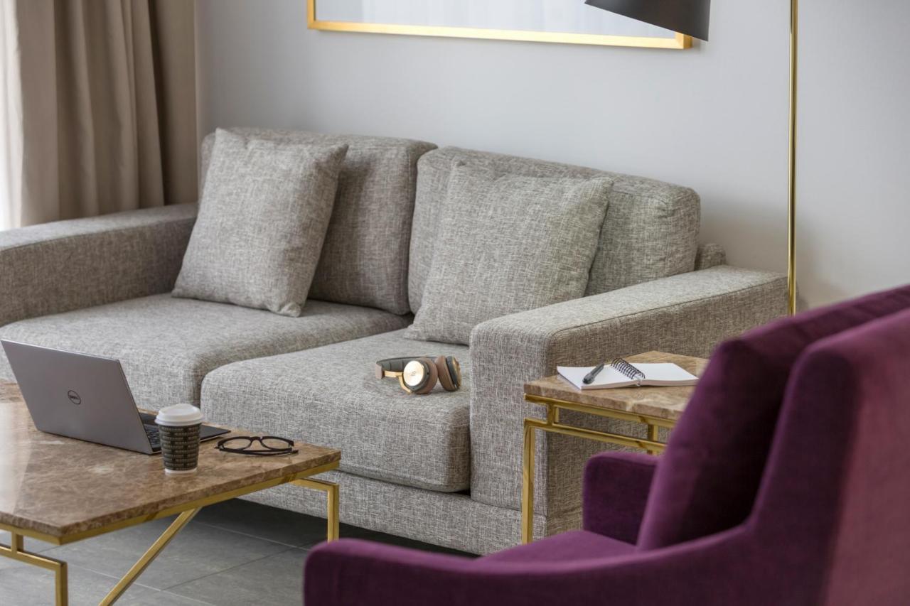 Meriton Suites Pitt Street, Sydney Zewnętrze zdjęcie A sofa