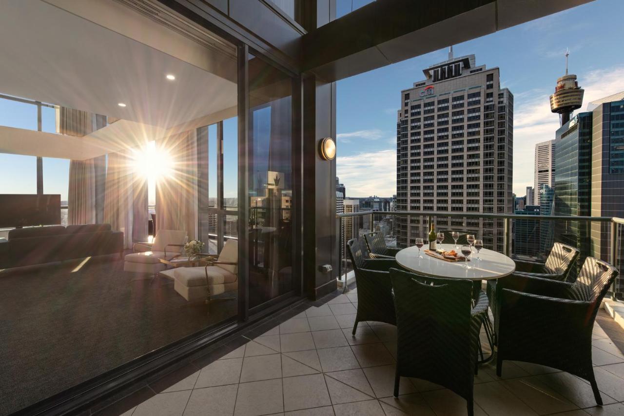 Meriton Suites Pitt Street, Sydney Zewnętrze zdjęcie The apartment's balcony