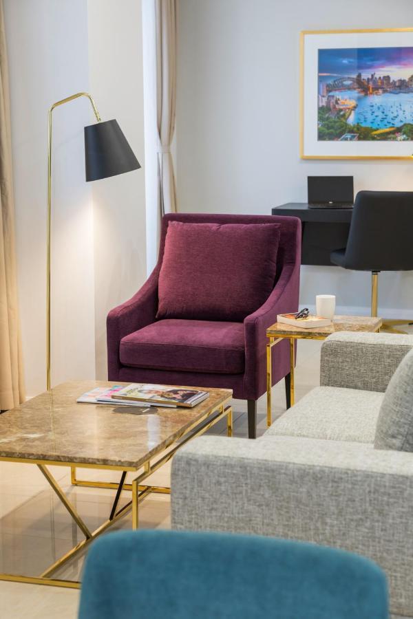 Meriton Suites Pitt Street, Sydney Zewnętrze zdjęcie A chair